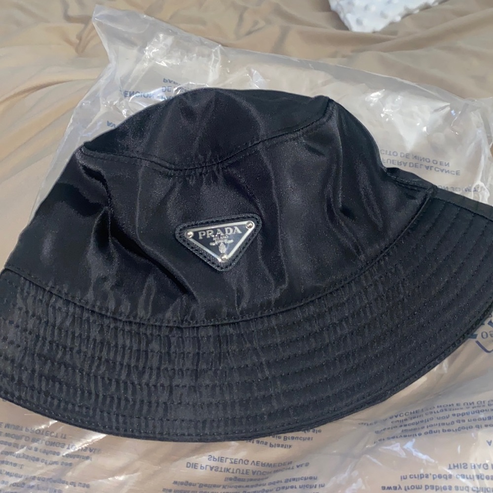 Bucket hat